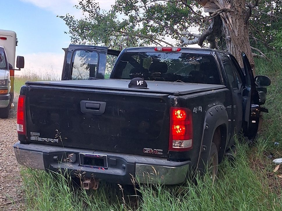Pickup hits tree near Austin, no serious injuries - PortageOnline.com